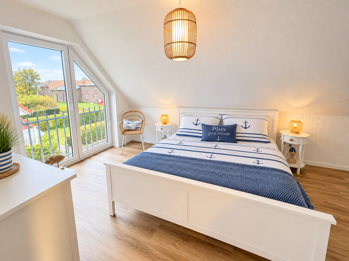 Schlafzimmer mit Doppelbett